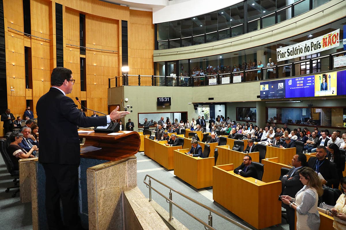 Leia mais sobre o artigo Assembleia aumenta em 233% o valor da cota de gabinete dos deputados