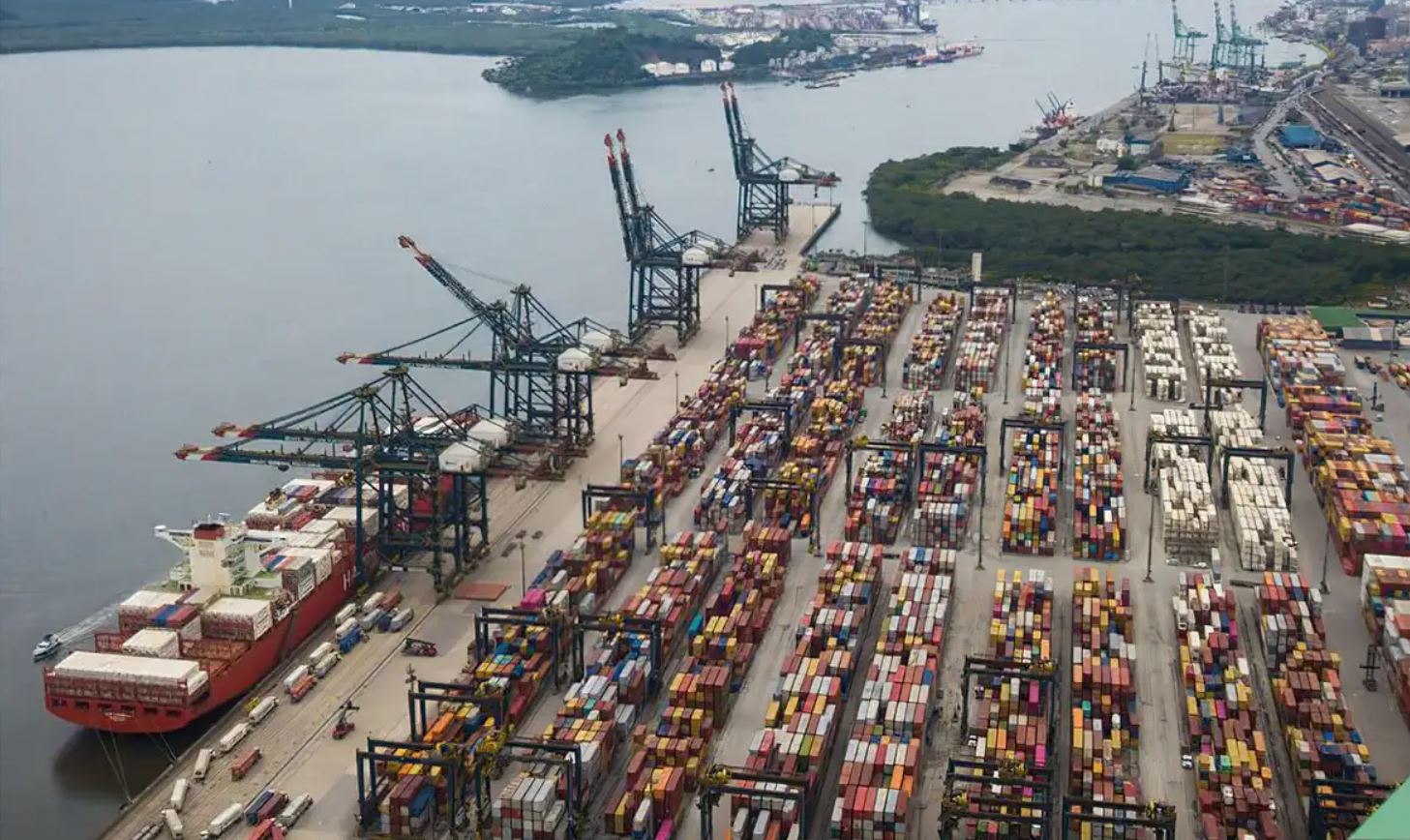 Leia mais sobre o artigo Balança comercial se recupera e tem superávit de US$ 8,15 bi em março