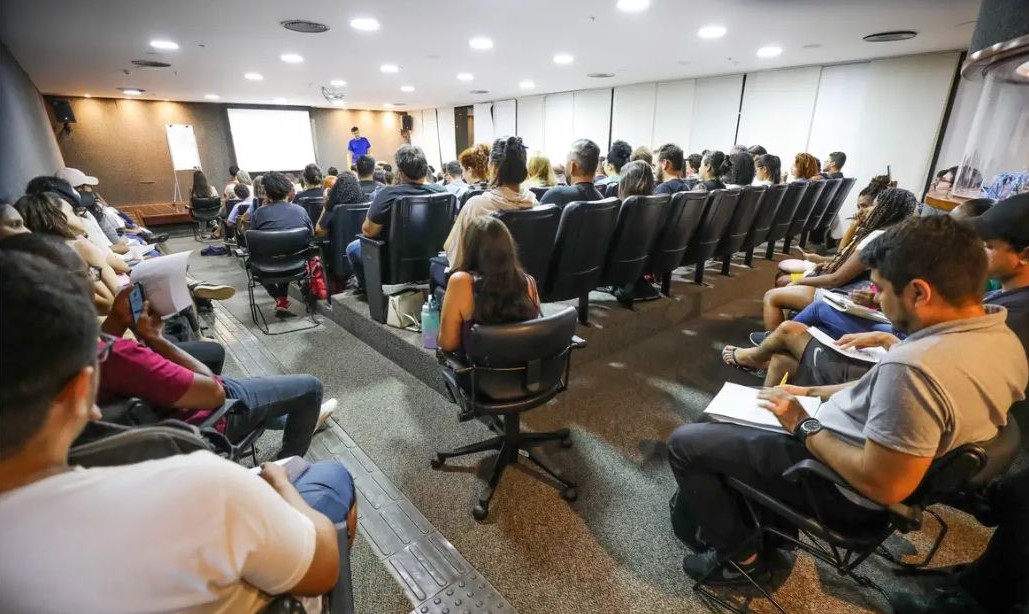 Os equipamentos culturais reabilitados no Centro Histórico de Vitória representam a oportunidade de transformar patrimônios arquitetônicos em vetores de dinamização cultural e econômica, incentivando o turismo, a educação patrimonial e a valorização da - 3