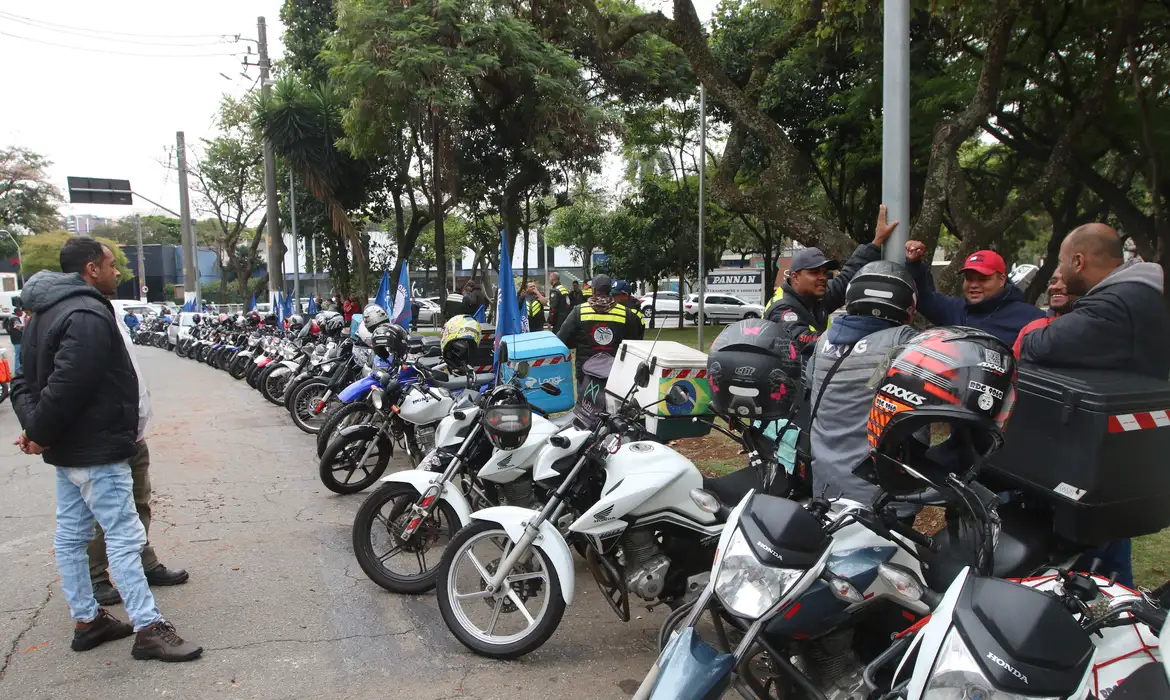 Leia mais sobre o artigo Governo cria grupo para debater direitos de entregadores por app