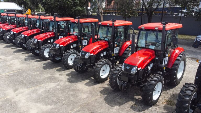 Governo do Estado entrega 85 máquinas e equipamentos agrícolas para municípios capixabas