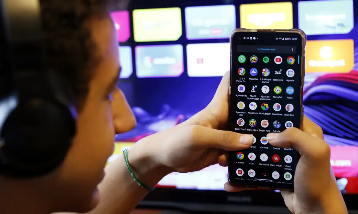 Leia mais sobre o artigo Governo derruba alta de imposto para smartphones e eletrônicos