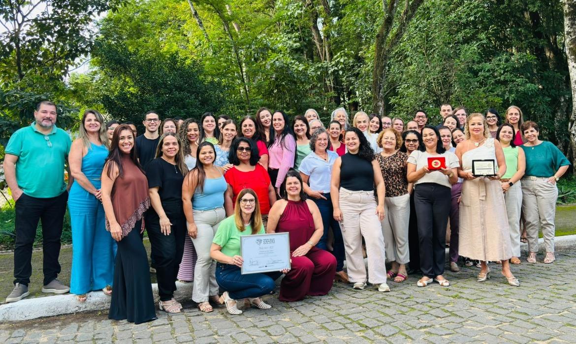 Leia mais sobre o artigo Aracruz é homenageada na 5ª Cerimônia de Premiação Escola que Colabora