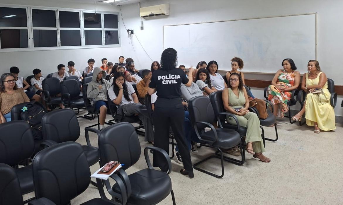 Leia mais sobre o artigo Palestra sobre a valorização e o combate à violência contra a mulher instrui estudantes da Emef Placidino Passos