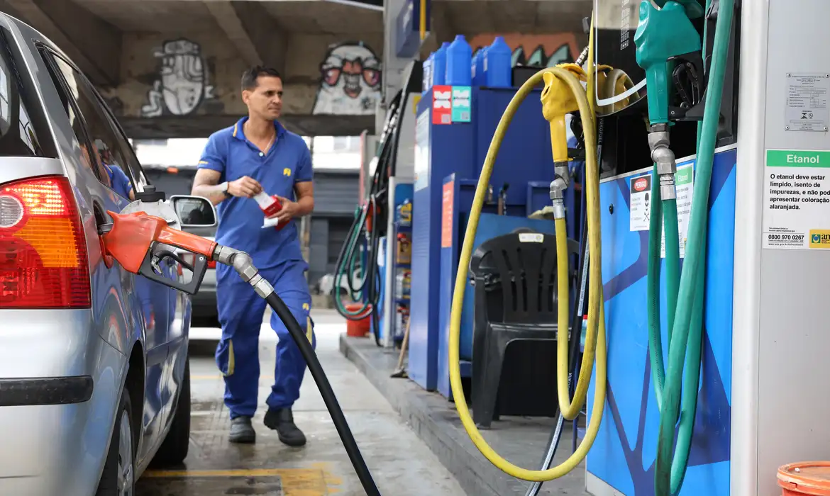 Leia mais sobre o artigo Governo abre crédito de R$ 550 milhões para subsidiar diesel