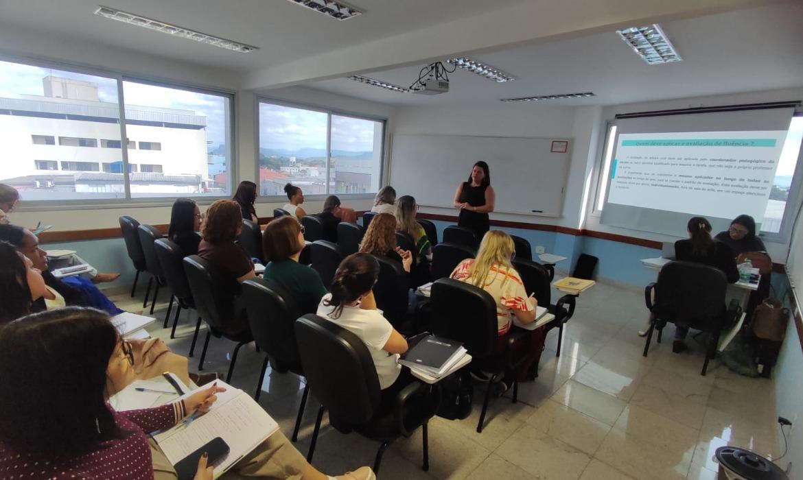 Leia mais sobre o artigo Pedagogos da Rede Municipal de Ensino participam de formação continuada sobre avaliações do SAEV e Fluência Leitora