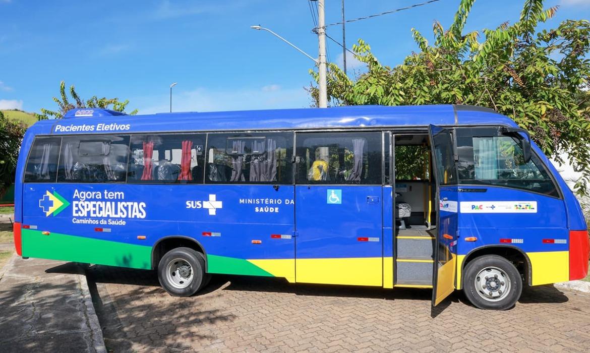 Leia mais sobre o artigo Saúde ganha micro-ônibus e fortalece transporte sanitário de pacientes