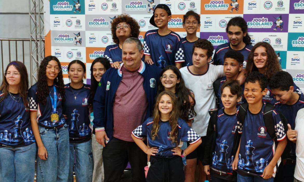 Leia mais sobre o artigo Xadrez nas escolas: Aracruz conquista três medalhas nos Jogos Escolares do Espírito Santo (Jees) e duas vagas para os Jogos Escolares Brasileiros (Jebs)