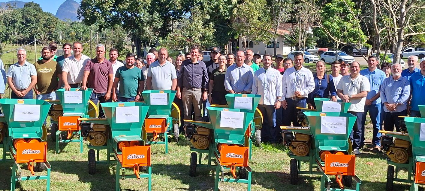 Leia mais sobre o artigo Seag entrega 19 ensacadoras de silagem e promove capacitação para produtores em Cachoeiro de Itapemirim