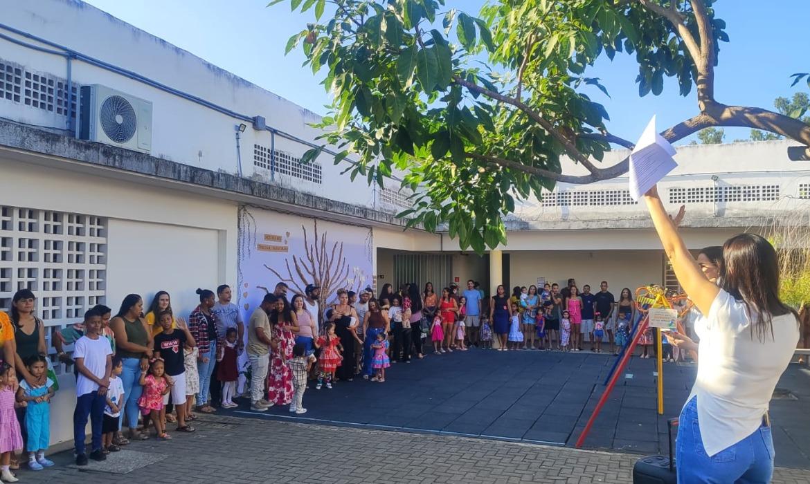 Leia mais sobre o artigo Dia da Família na Escola: projeto Natureza no Brincar fortalece vínculo entre familiares e escola