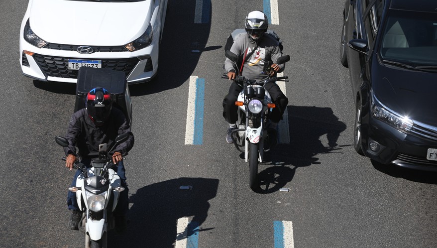 Leia mais sobre o artigo STF suspende exigência de seguro adicional para mototáxi