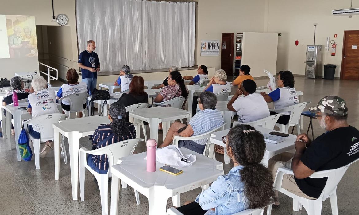 Leia mais sobre o artigo Idosos do CCI participam de curso de tecnologia promovido pela prefeitura em parceria com o Senac