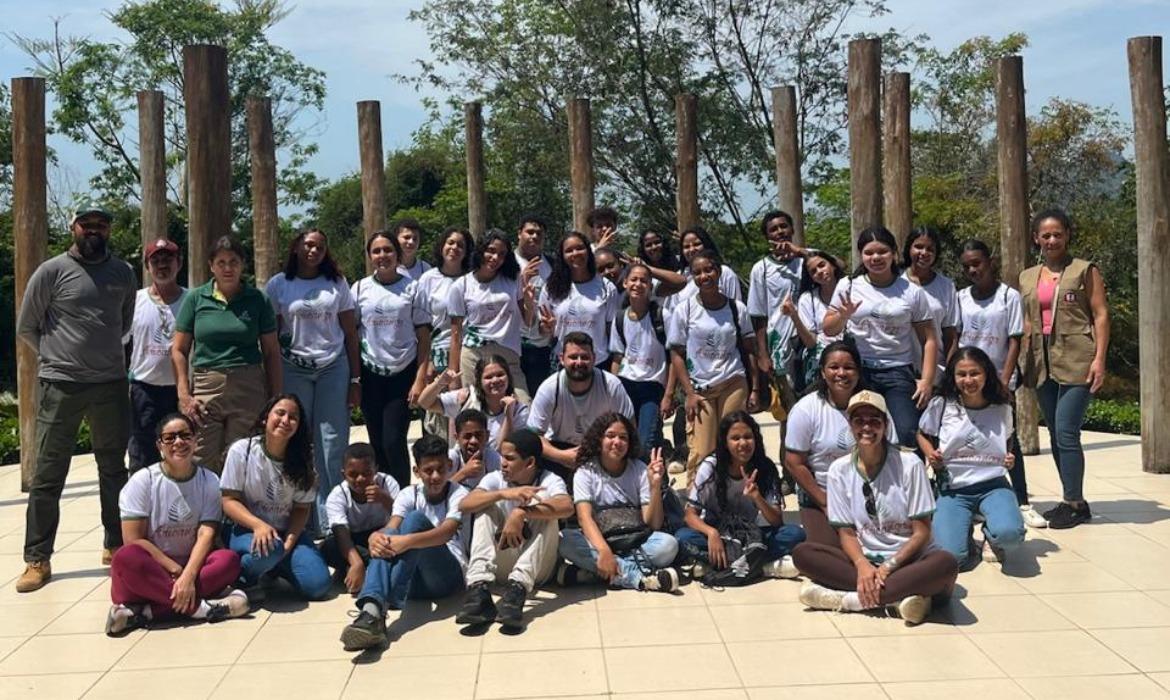 Leia mais sobre o artigo Escola no Aricanga transforma parque em sala de aula para estudantes de Aracruz