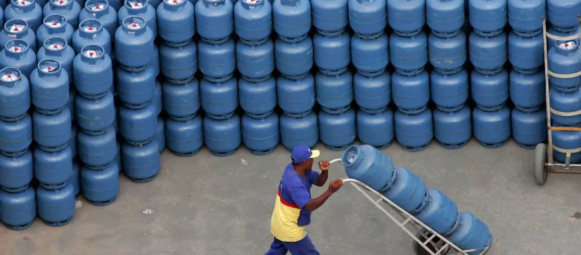 2020-04-08t210356z_1_lynxnpeg370nq_rtroptp_4_energy-bolivia-brazil