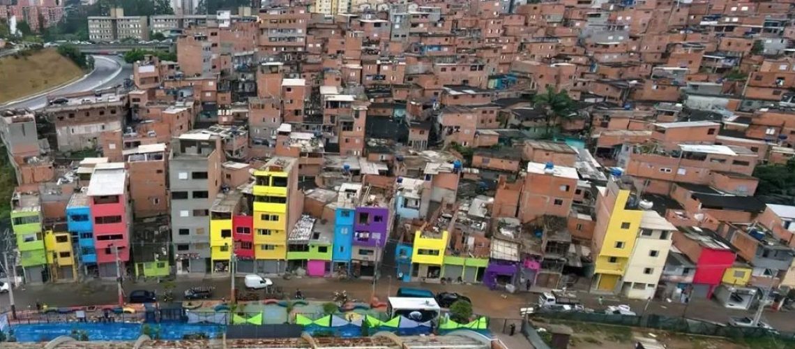 Os equipamentos culturais reabilitados no Centro Histórico de Vitória representam a oportunidade de transformar patrimônios arquitetônicos em vetores de dinamização cultural e econômica, incentivando o turismo, a educação patrimonial e a valorização da - 19