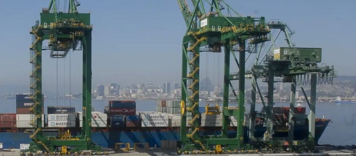 Os equipamentos culturais reabilitados no Centro Histórico de Vitória representam a oportunidade de transformar patrimônios arquitetônicos em vetores de dinamização cultural e econômica, incentivando o turismo, a educação patrimonial e a valorização da - 24