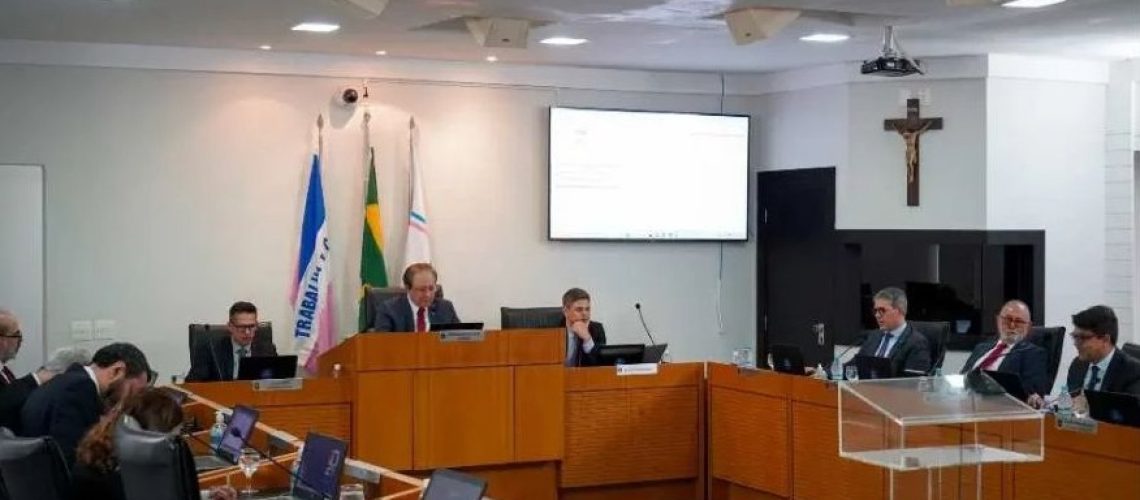 Os equipamentos culturais reabilitados no Centro Histórico de Vitória representam a oportunidade de transformar patrimônios arquitetônicos em vetores de dinamização cultural e econômica, incentivando o turismo, a educação patrimonial e a valorização da - 5