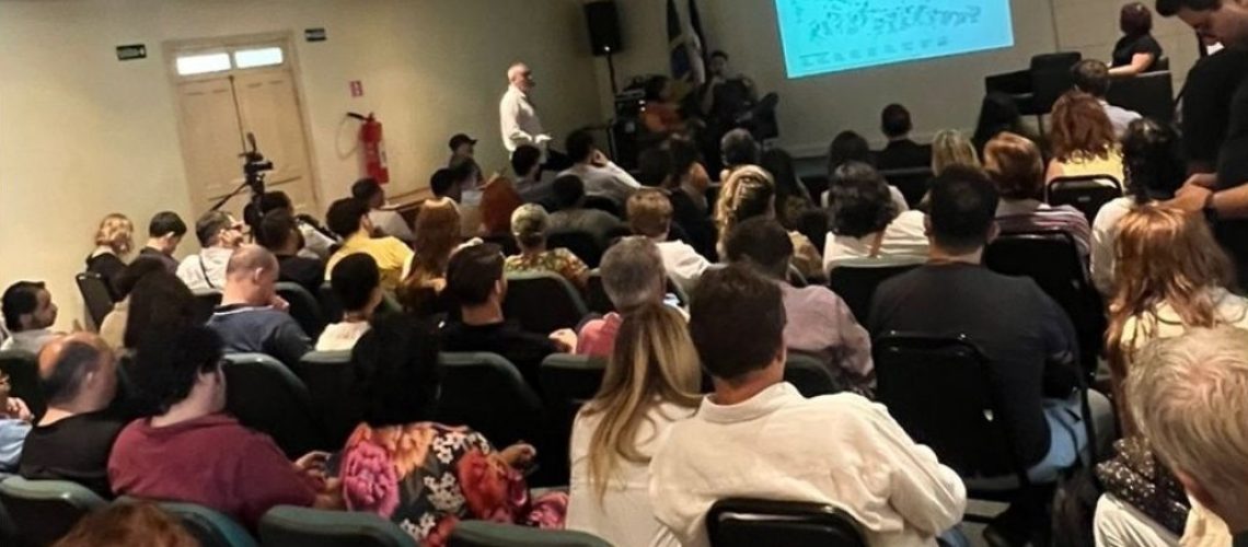 Os equipamentos culturais reabilitados no Centro Histórico de Vitória representam a oportunidade de transformar patrimônios arquitetônicos em vetores de dinamização cultural e econômica, incentivando o turismo, a educação patrimonial e a valorização da - 3