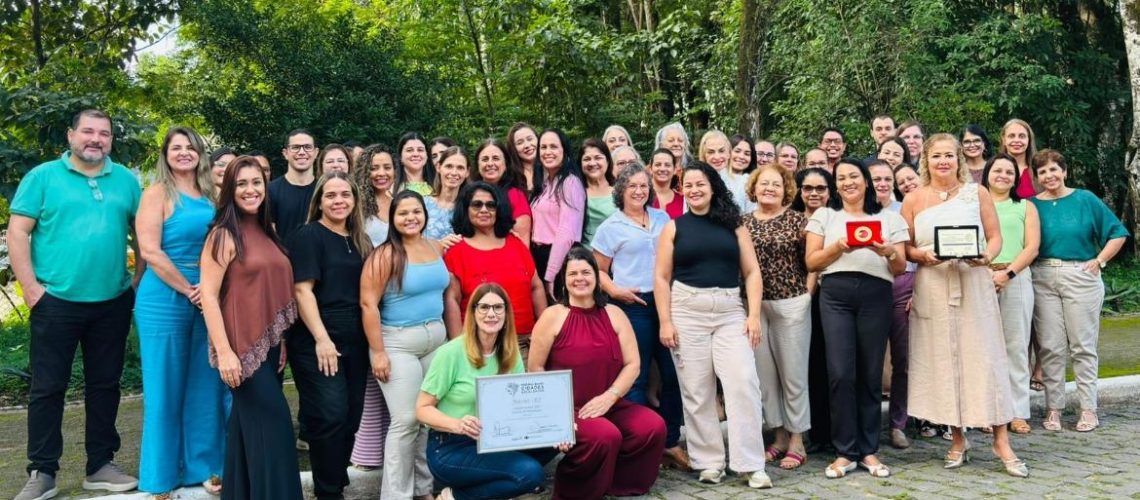 aracruz-e-homenageada-na-5a-cerimonia-de-premiacao-escola-que-colabora-15024-capa