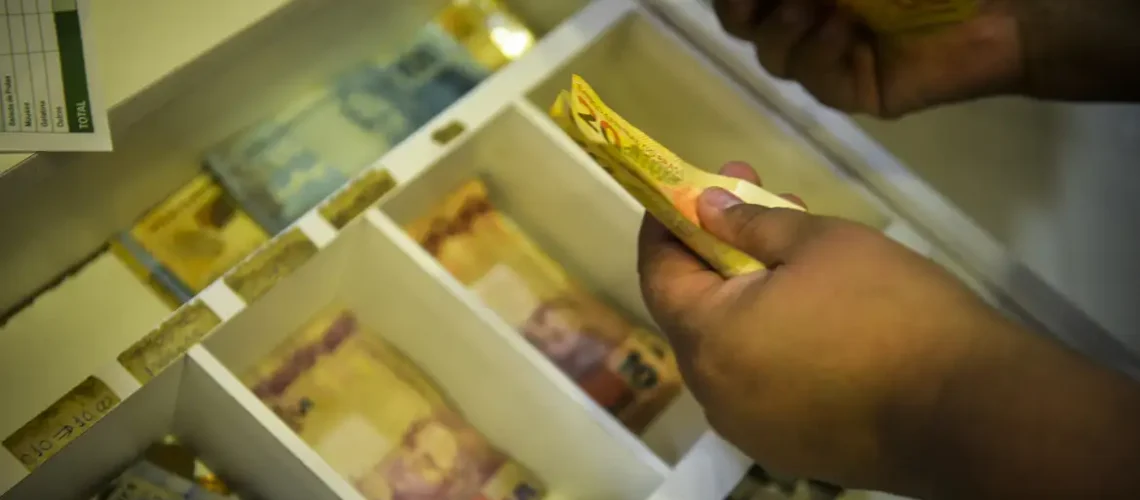 dinheiro_caixa_mcajr_abr_2907221125