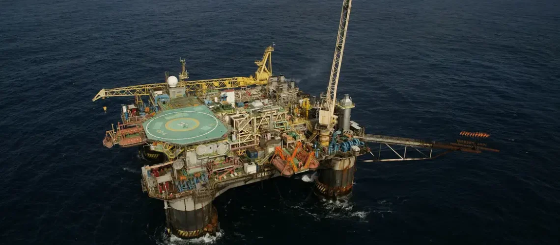 plataforma_semi-submersivel_p-20_bacia_de_campos_petroleo_do_brasil_petrobras_0